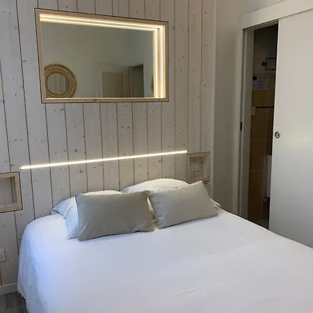 The Originals Boutique, Roca-fortis,