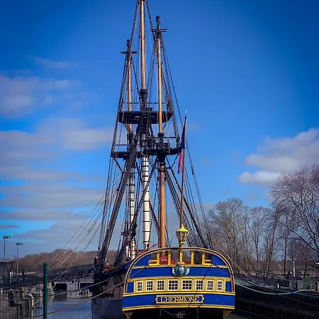 The Originals Boutique, Roca-fortis,