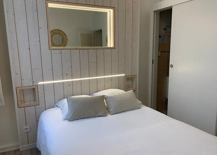 The Originals Boutique, Roca-fortis,