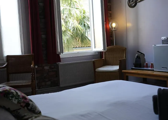 The Originals Boutique, Roca-fortis,